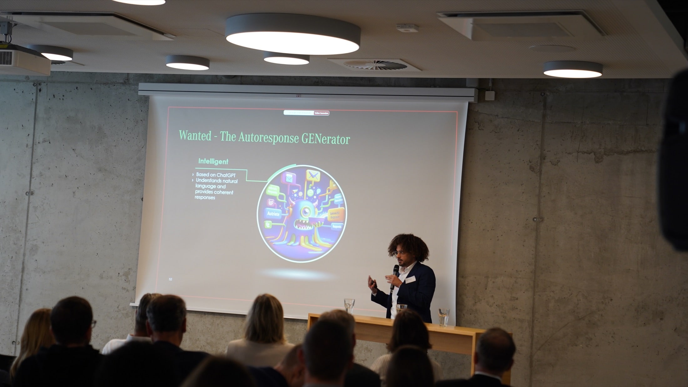 Harun Curak bei einer Keynote über generative KI